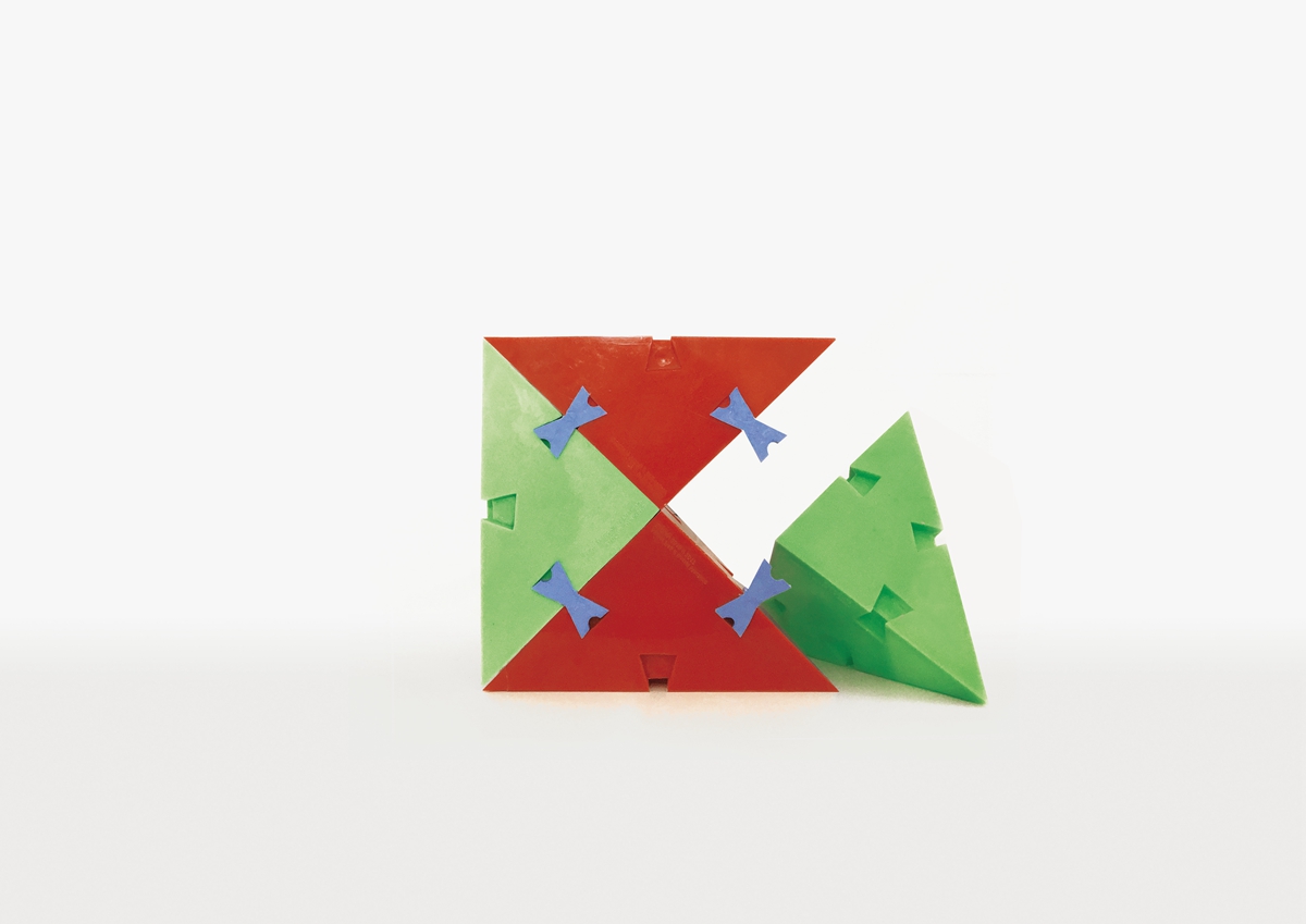 “Butterfly Clasp”- single building block design